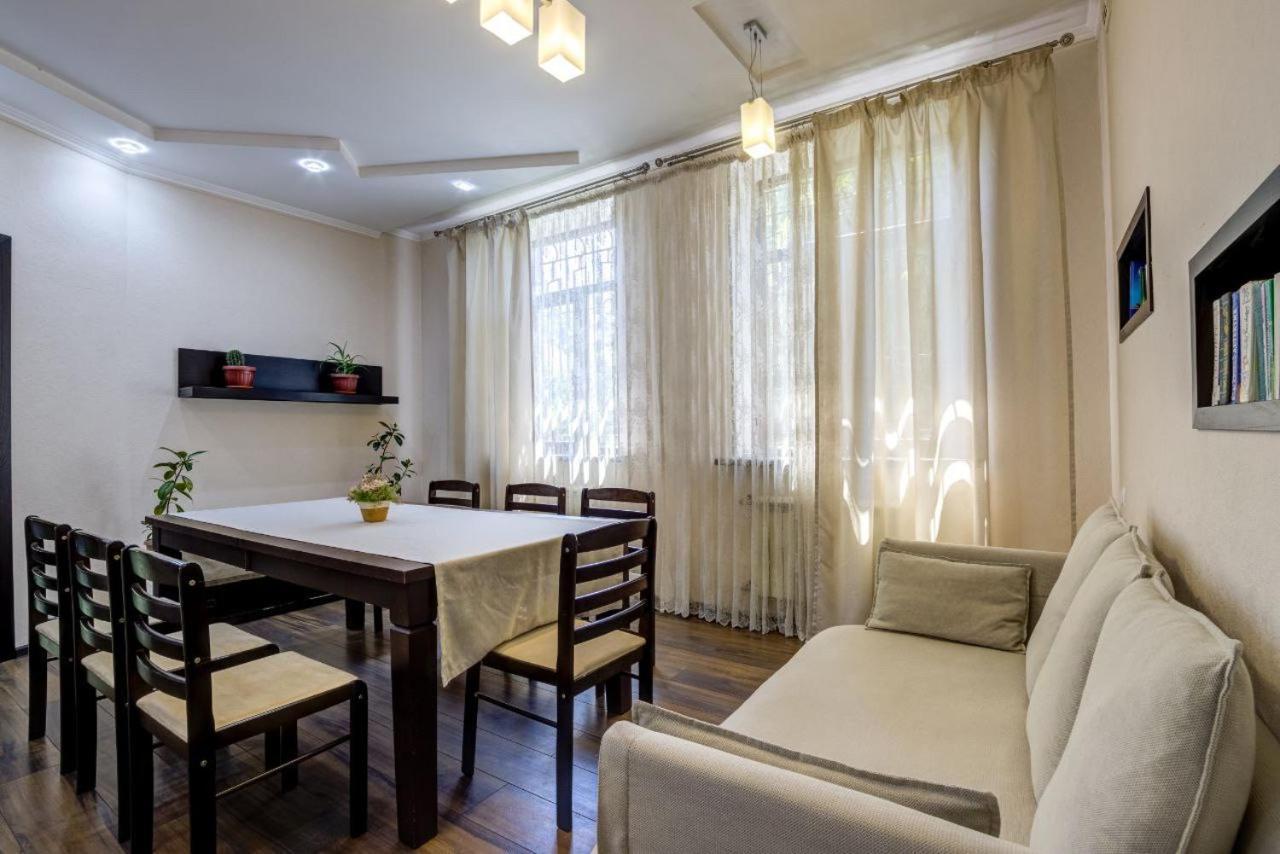 Opera Bed&Breakfast 비슈케크 외부 사진