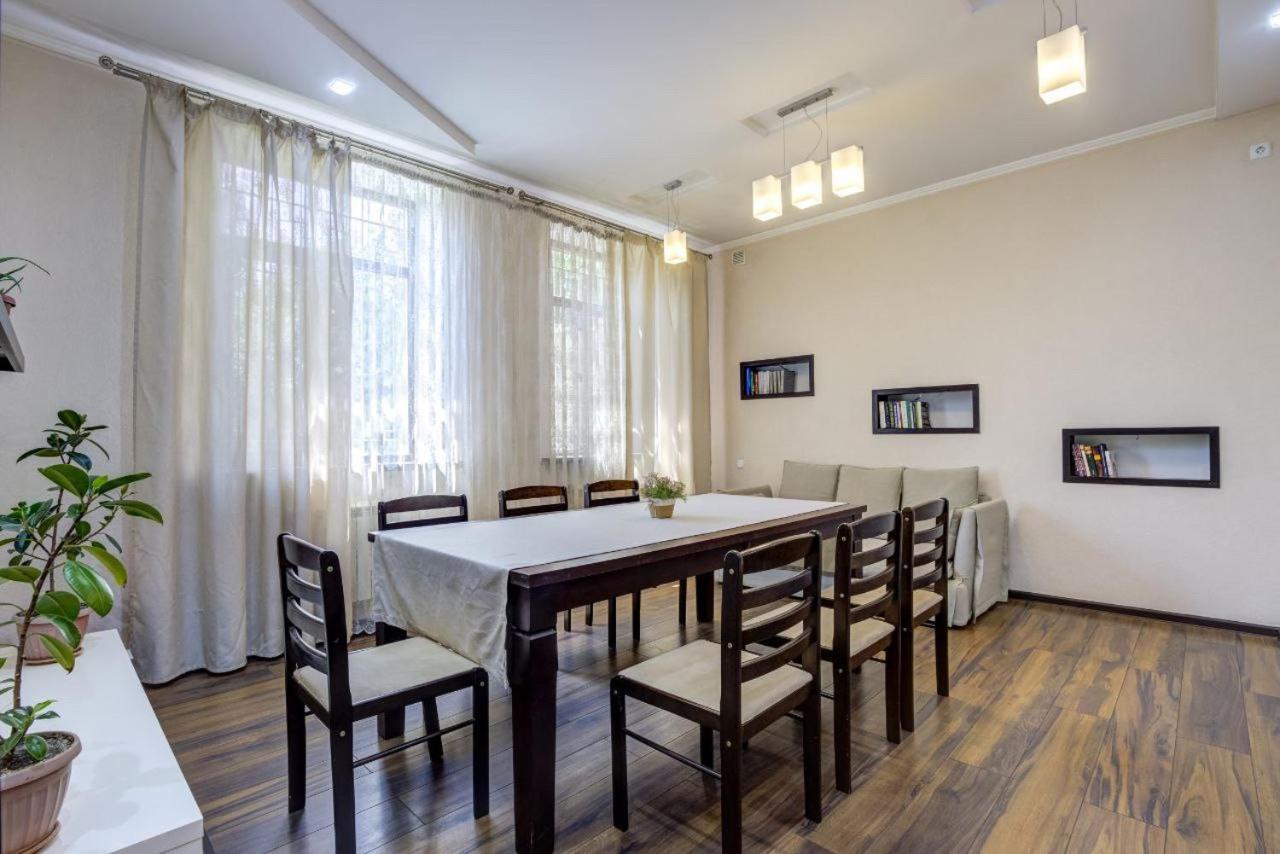 Opera Bed&Breakfast 비슈케크 외부 사진
